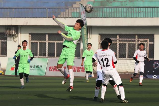 队报：欧冠决赛点球前，维蒂尼亚阿什拉夫全程保护点球点不被破坏